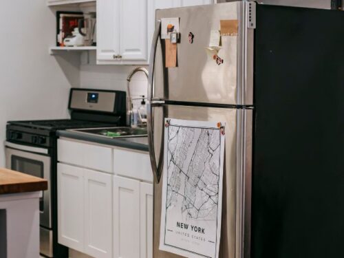 冷蔵庫の変な夢・異常な行動の夢占いと意味