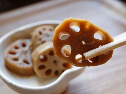 れんこんを誰かと食べる夢占いと意味【人物別】