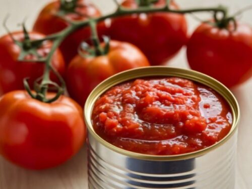 トマトに関連する食べ物の夢占いと意味