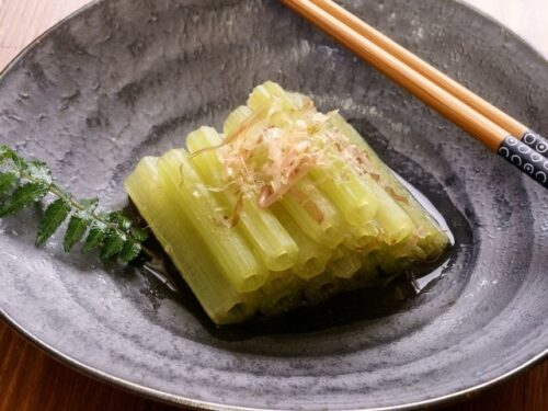 フキ料理を作る夢占いと意味