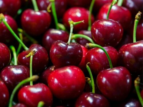 さくらんぼを誰かにあげる夢占いと意味