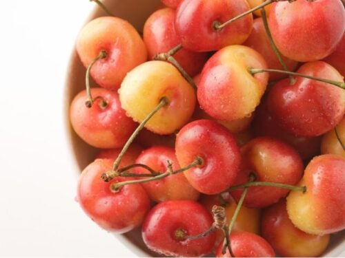 さくらんぼを誰かと食べる夢占いと意味