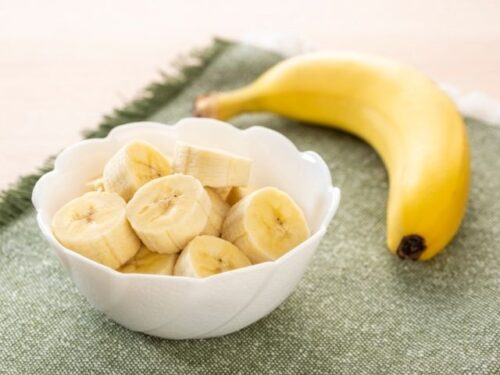 バナナを誰かと食べる夢占いと意味