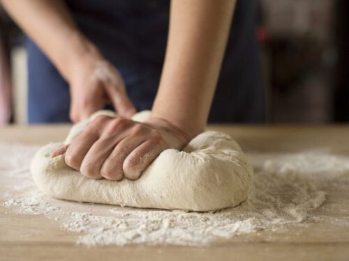 パンを料理する夢占いと意味