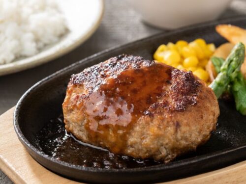 ハンバーグを料理する・作る夢占いと意味