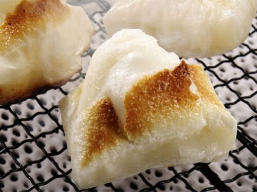 お餅を誰かと食べる夢占いと意味