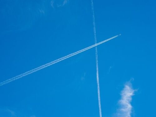 クロス・交差・十字・バツの飛行機雲のスピリチュアル